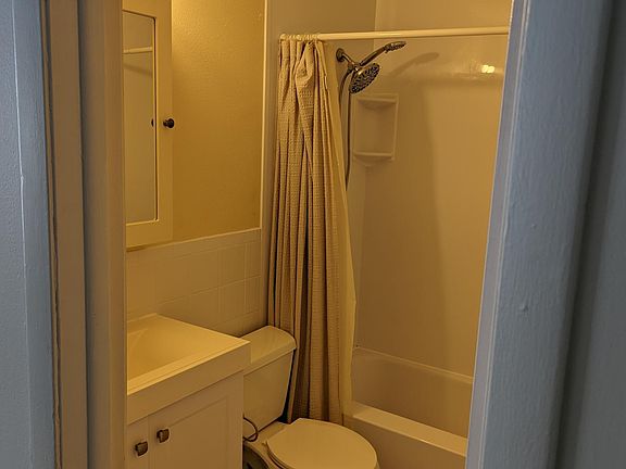 3rd image of 15224 Waverly St APT 2