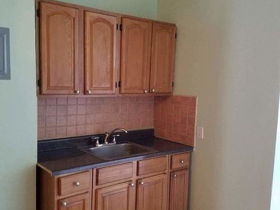 2nd image of 388 Woodbine St #3