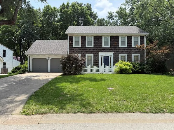 10411 W 52nd Ter, Shawnee, KS 66203
