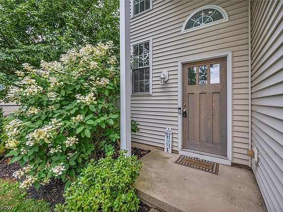 3rd image of 7088 Victoria Dr