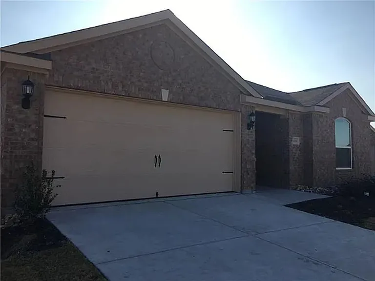 1323 Chapman Dr — Photo 8