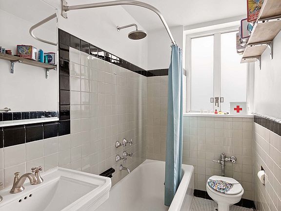 4th image of 200 W 20th St APT 408
