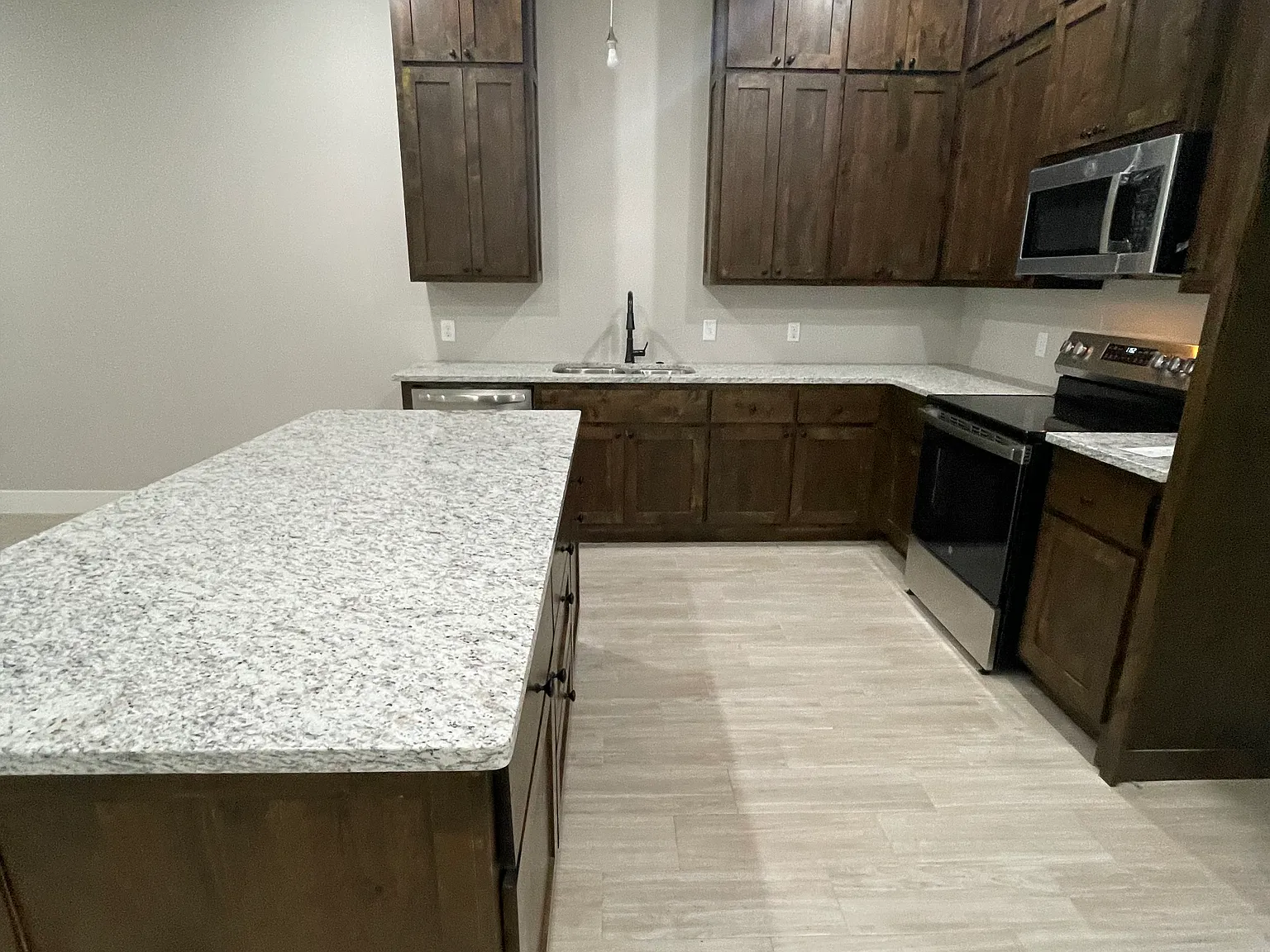 3 bed, 3.5 bath, 1816 sqft, $1,850 — Photo 2