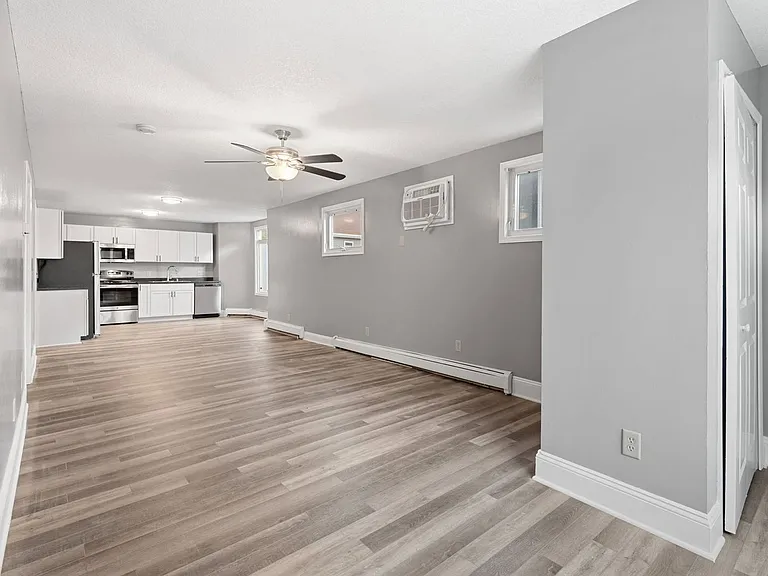 2407 Buchanan St NE #1 — Photo 4