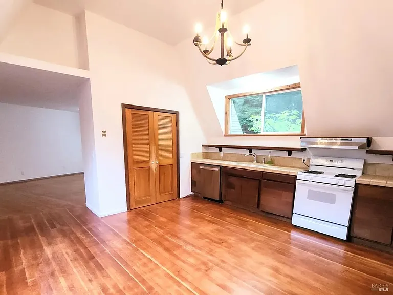 8080 Surprise Valley Rd — Photo 18