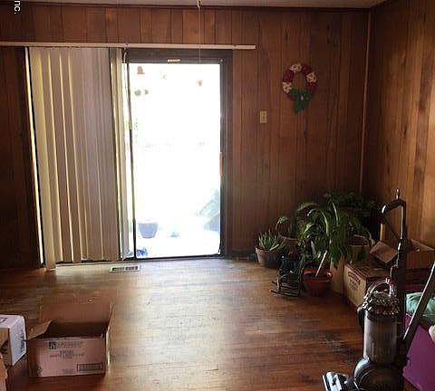 4th image of 1121 Fieldcrest Rd