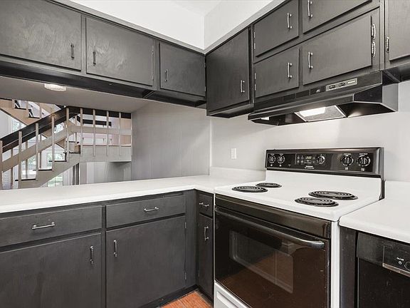 4th image of 2949 Shamrock St #37