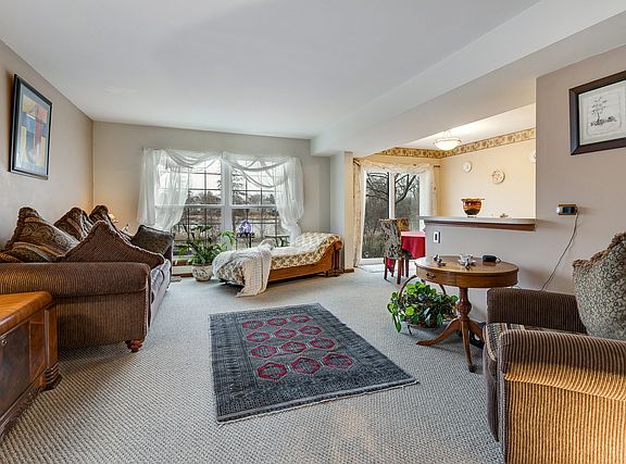 5th image of 1631 College Green Dr