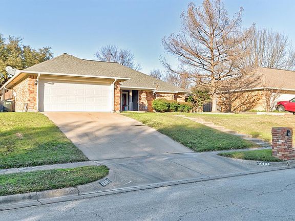 3rd image of 10104 Stoneleigh Dr