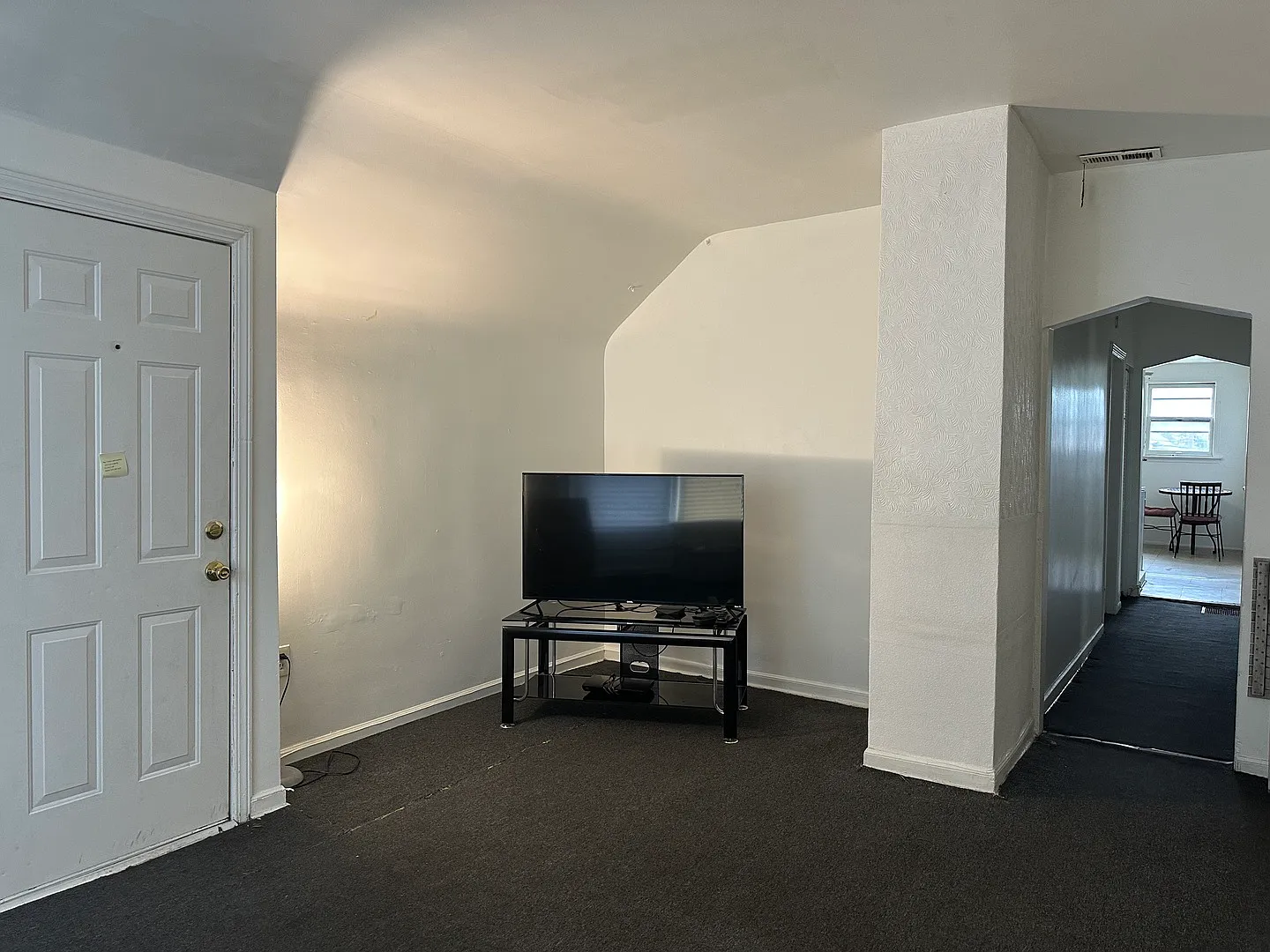 2 bed, $1,100 — Photo 2