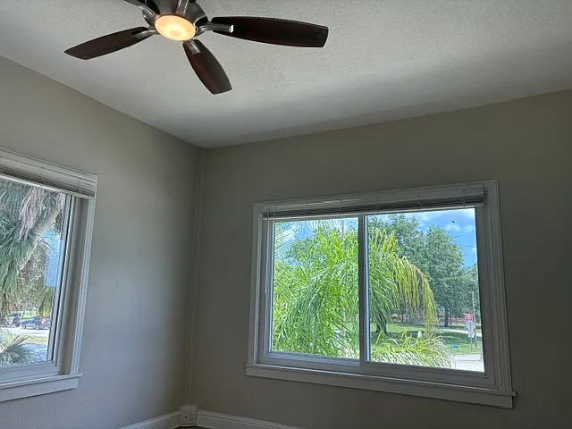 320 S Riverside Dr — Photo 18