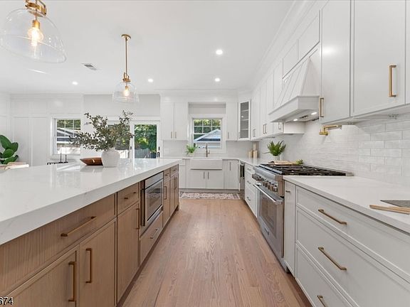 4th image of 105 Wyoming St