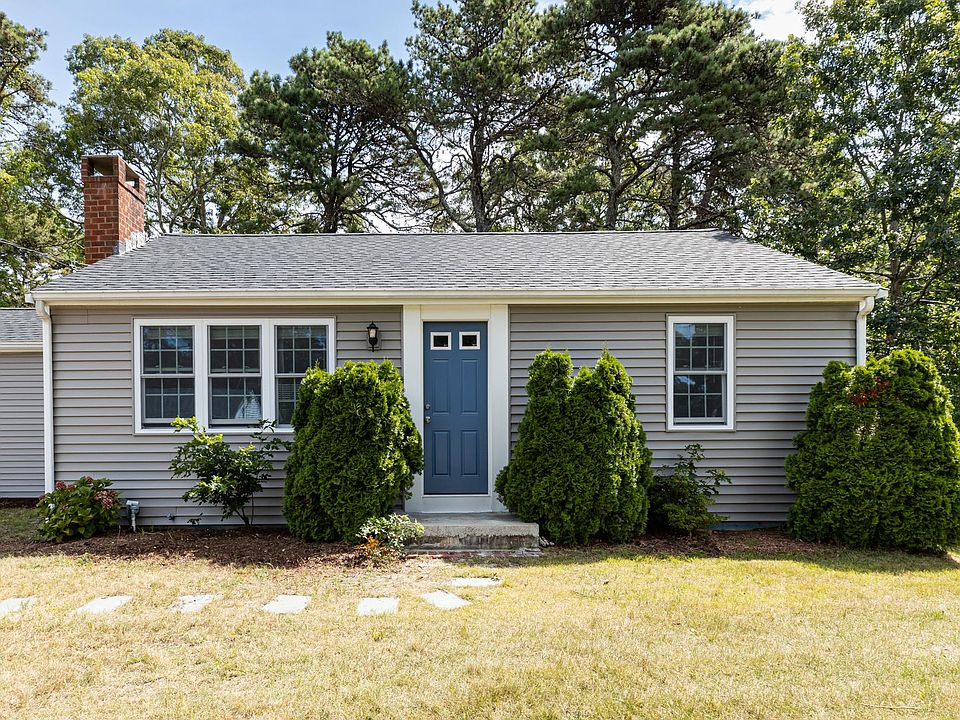 1st image of 48 Phyllis Dr