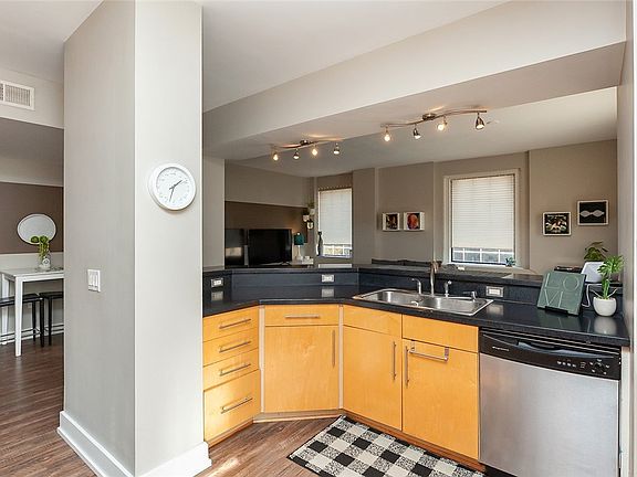 4th image of 400 Walnut St Suite 201