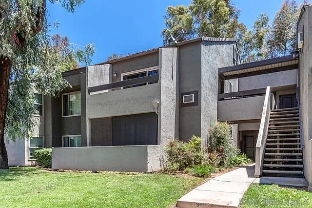 1350 N Escondido Blvd N #18 — Photo 5