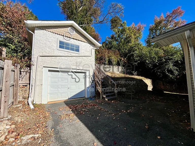 705 Barton Ave — Photo 17