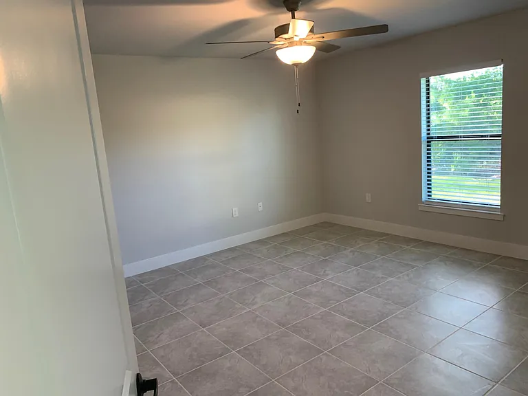 871 Garland St E — Photo 14