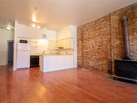 2nd image of 1014 Russell Blvd #1