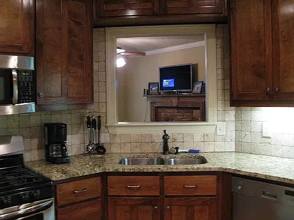 4 bed, 2854 sqft, $2,875 — Photo 3