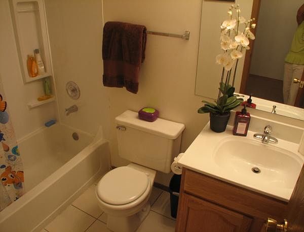 2nd image of 3457 Sheridan Rd APT 112