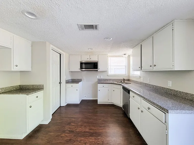 18402 Tall Cypress Dr — Photo 6