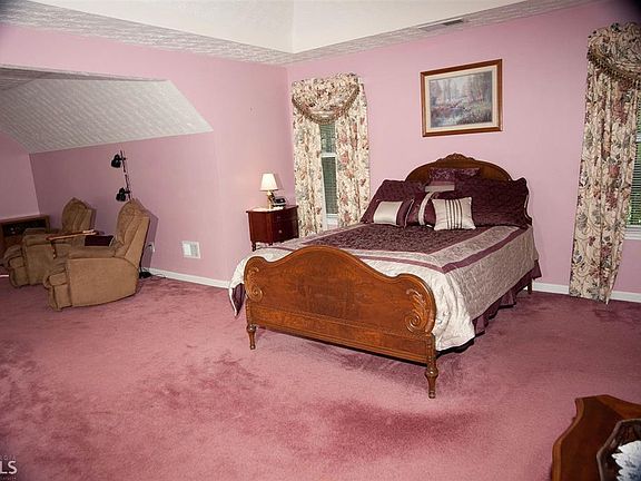 Master with Sitting Area.