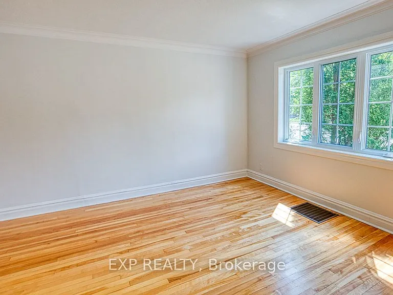 413 Holland Ave — Photo 8