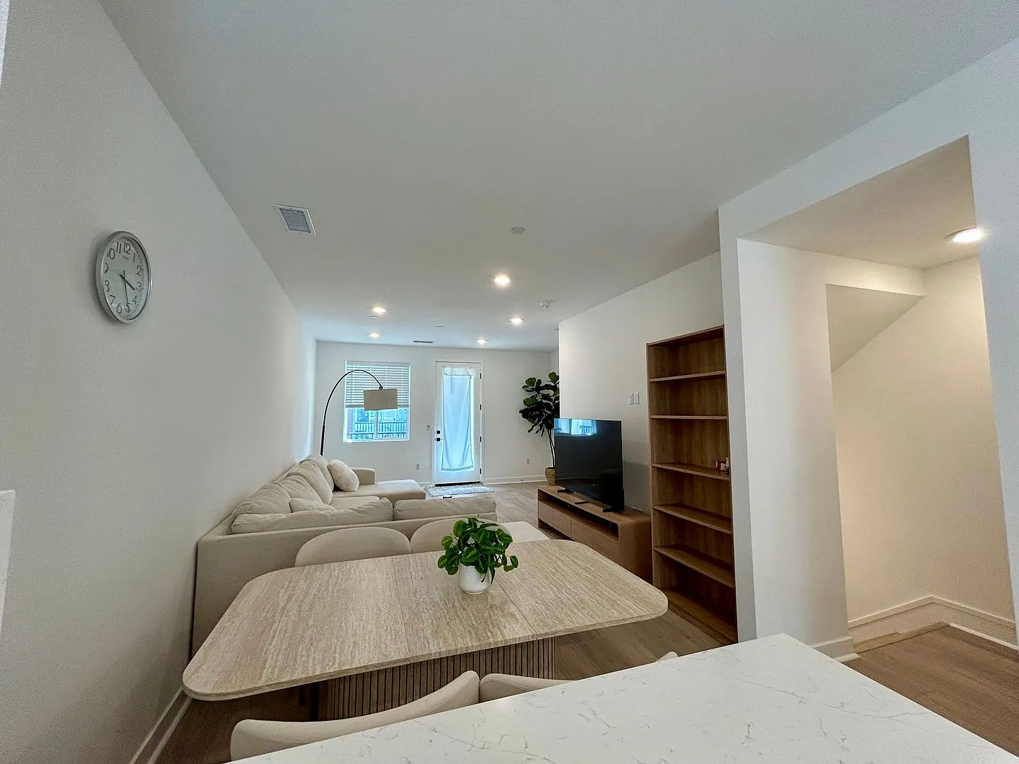 Furnished 2 Bed/2.5 Bath Rental Available Garden Grove — Photo 3