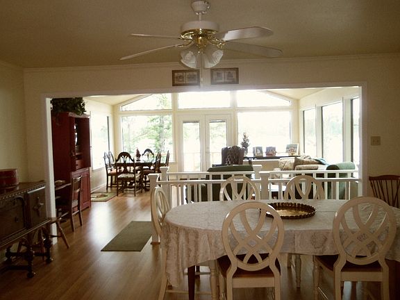 3rd image of 330 Hillcrest Dr