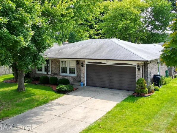 39146 Pinebrook Dr, Sterling Heights, MI 48310