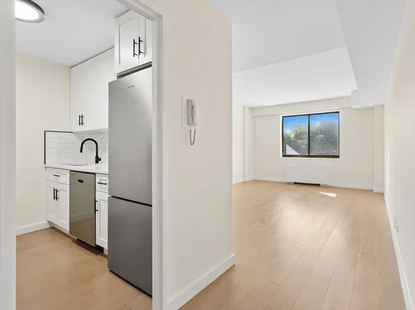 3671 Hudson Manor Terrace image 1 of 8