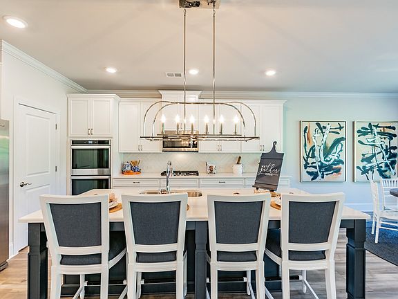 3rd image of 204 Arwen Dr