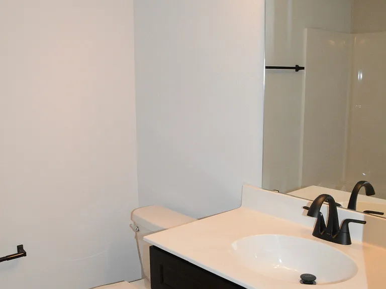 664 E Bluff Cir — Photo 13