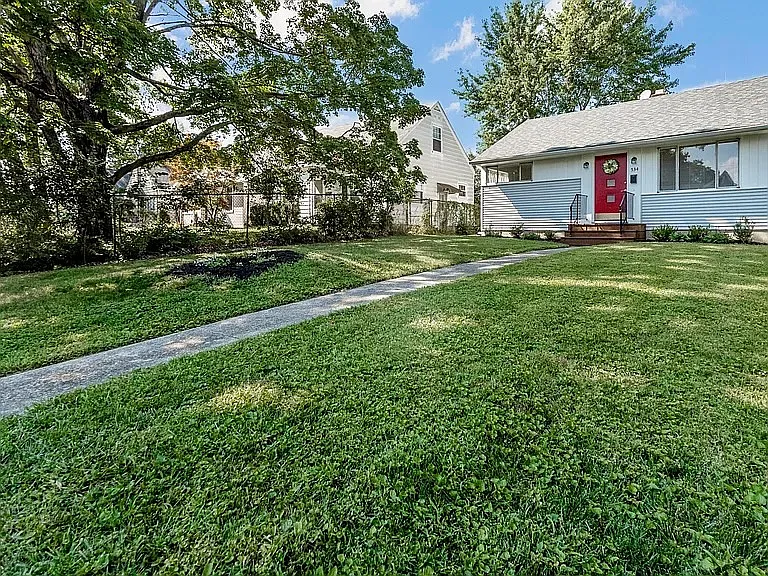 2 bed, 728 sqft, $1,950 — Photo 2