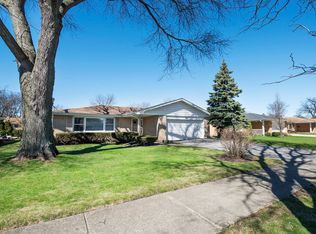 908 S See Gwun Ave, Mount Prospect, IL