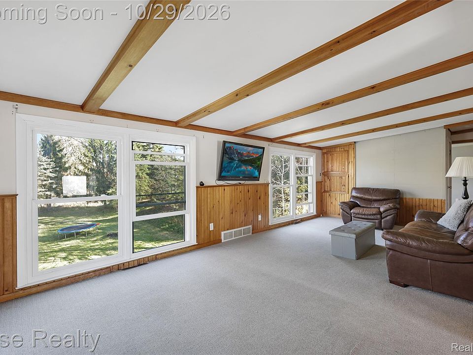 8033 Clarence St, photo 4