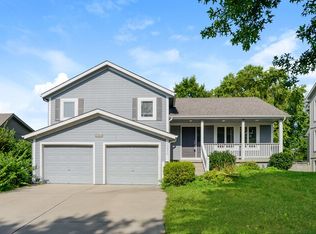 13212 Forest Oaks Dr, Smithville, MO 64089