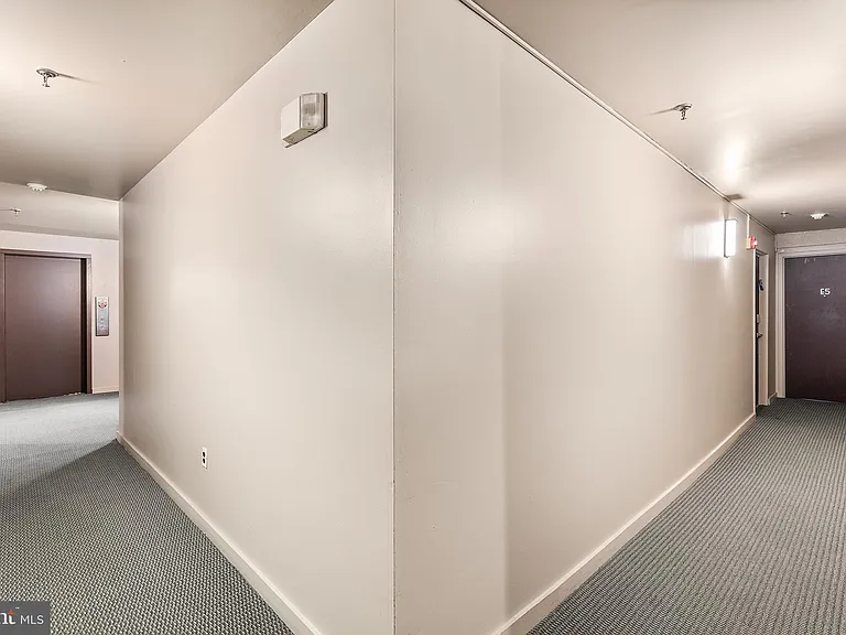 205 N 4th St #11-F5 — Photo 4
