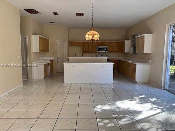 4th image of 4871 NW 65th Ave
