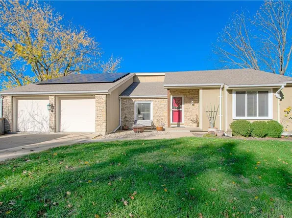6916 Hallet Dr, Shawnee, KS 66216