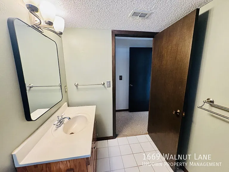 1669 Walnut Ln — Photo 25