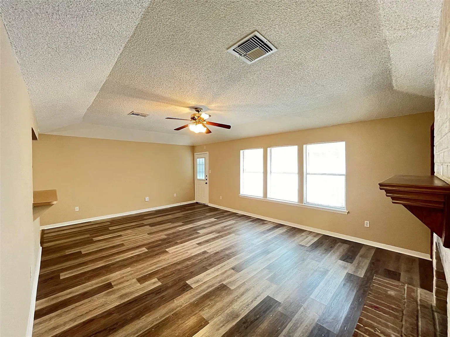 3 bed, 2.0 bath, 1629 sqft, $1,750 — Photo 3