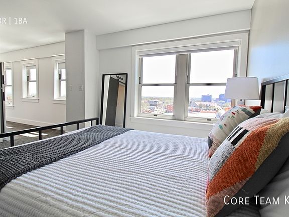 5th image of 3837 Main St #703