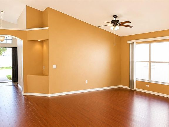 5th image of 145 THORNBURY DRIVE