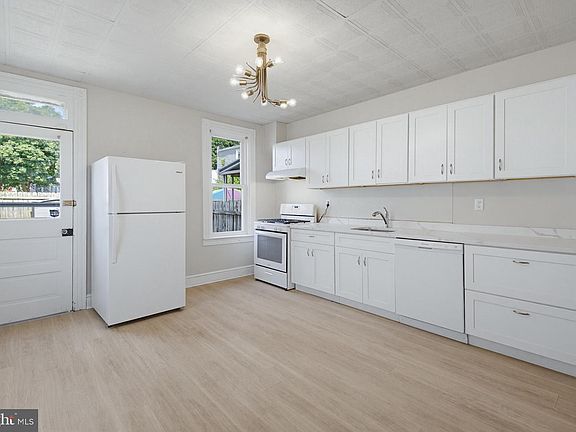 5th image of 139 Crystal St