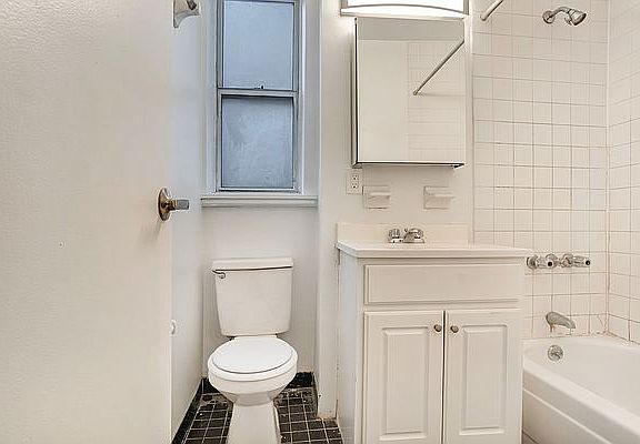 5th image of 328 W 47th St APT 3B