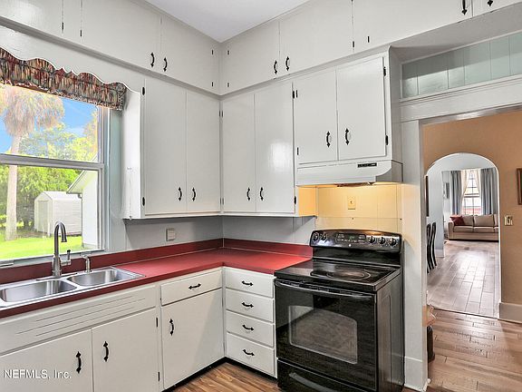 3rd image of 1441 Palmer St