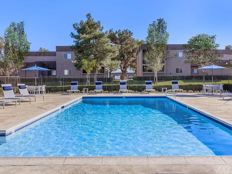 Sunset View Apartments — Photo 9