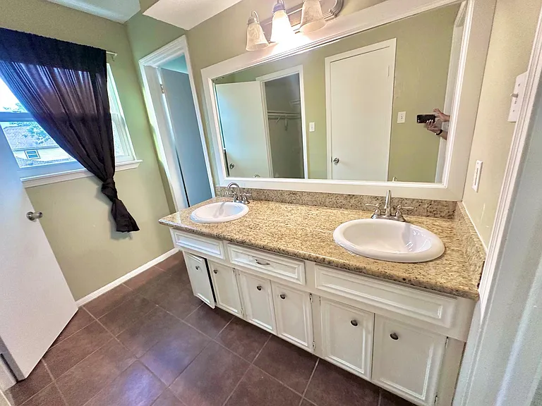 17502 Cassina Dr — Photo 32