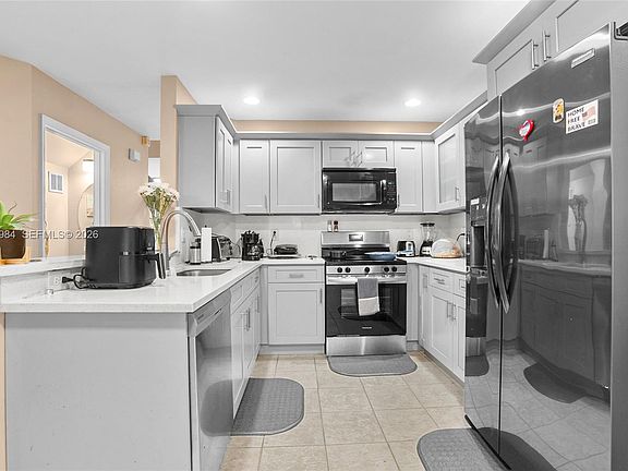 4th image of 881 NW 208th Dr